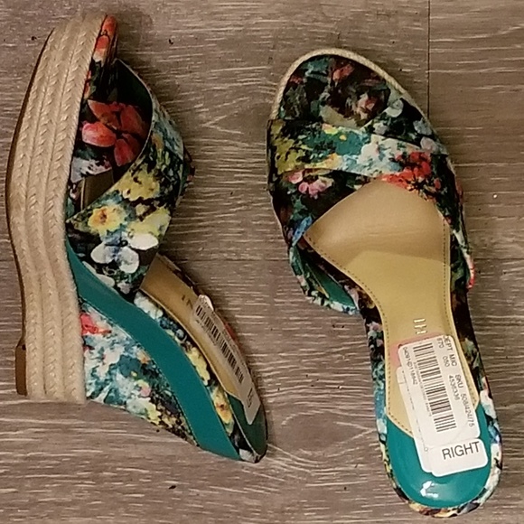 Gianni Bini Shoes - Nwt Gianni bini floral wedges / sandal size 6.5